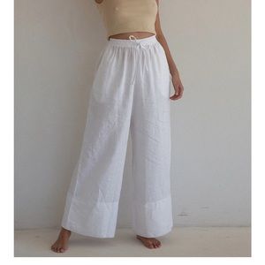 Bahhgoose 100% linen pants. Fits like a medium/large NWOT